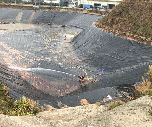 梁园废水池清理